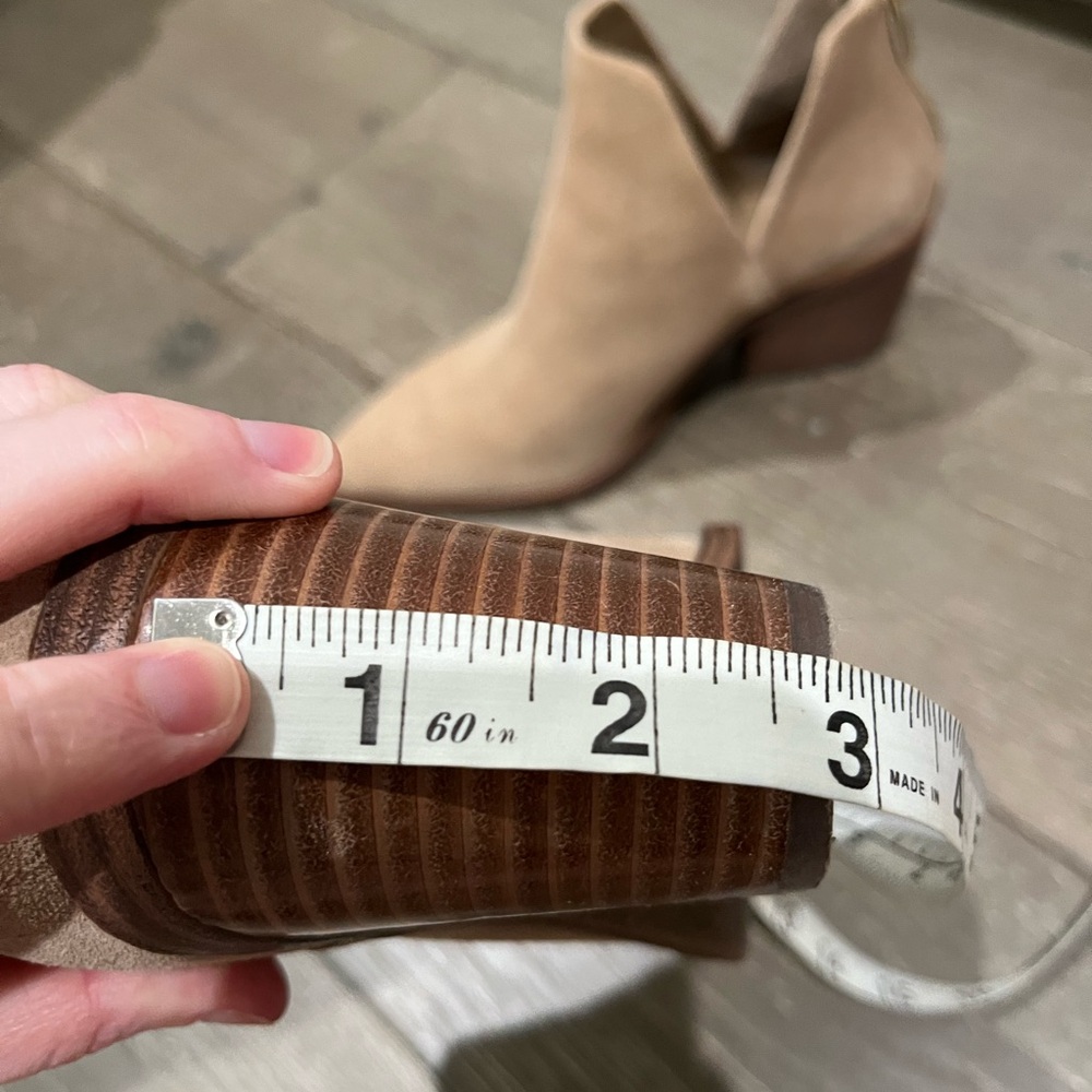 Vince Camuto Bibestie tan suede leather heeled booties boots size 9.5 - Picture 11 of 11